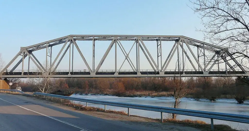 Эвакуатор в Фэлчю, рядом с границей Молдовы — быстро и надёжно.